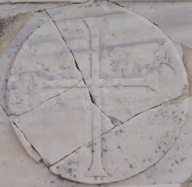 Long cross with circular frame located at the Church of Mary